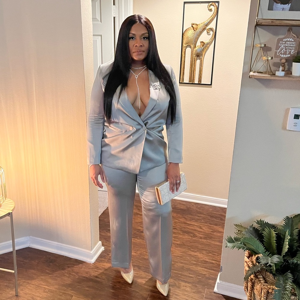 H&M suit, sage, color
